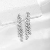 أقراط طويلة مموجة هندسية مرصعة بالزركون