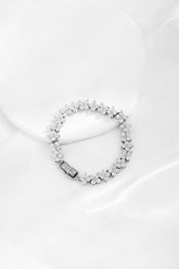 Funkelndes Blumenarmband mit Zirkonia