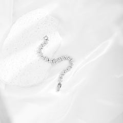 Sparkling Flower Bracelet Inlaid with Zircon