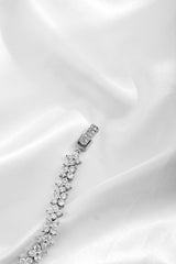 Sparkling Flower Bracelet Inlaid with Zircon