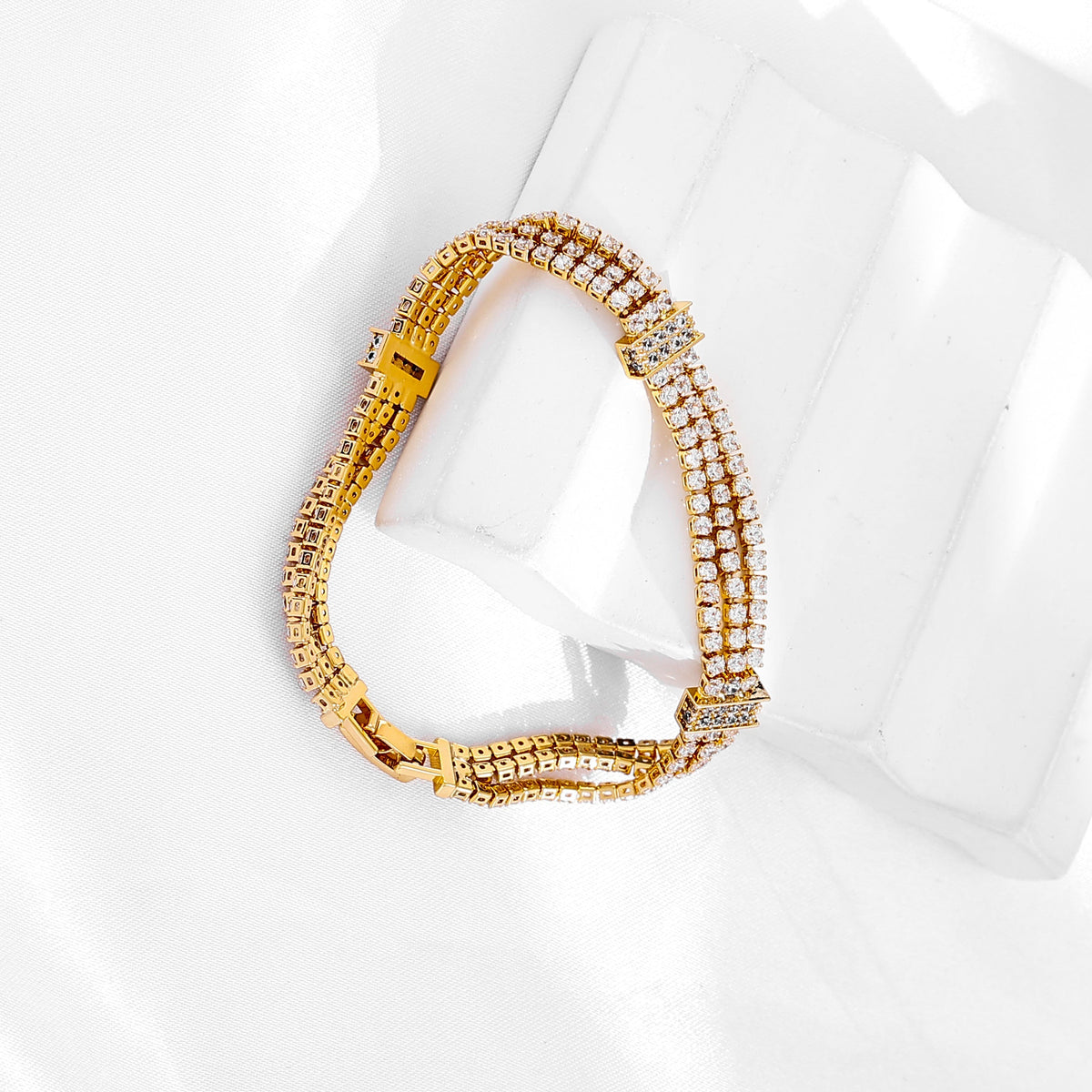 Gold-plated Bracelet with Multi-row Zircon and Full Diamond Inlay