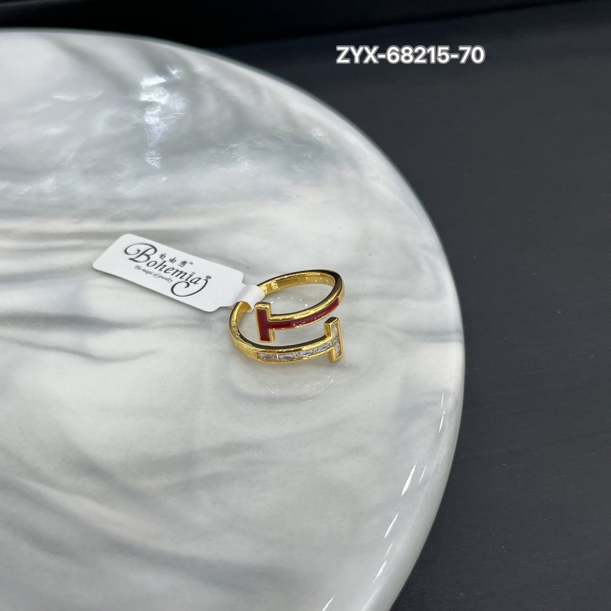 Red T gold ring with diamonds